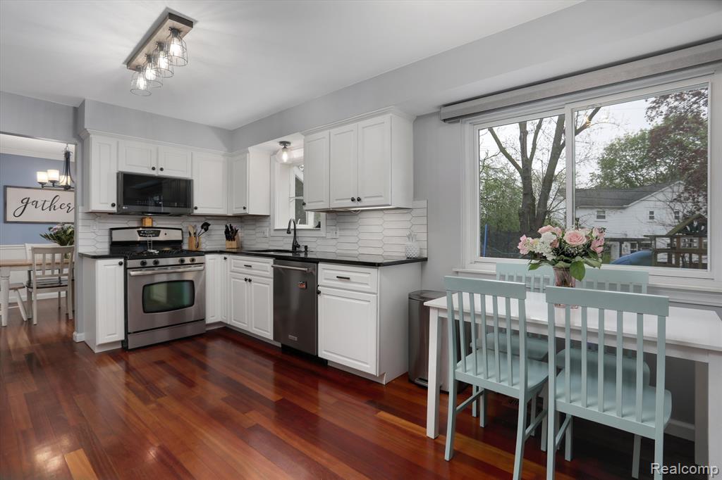 601 LAKE FOREST Road, Rochester Hills, MI 48309 — Photo 10