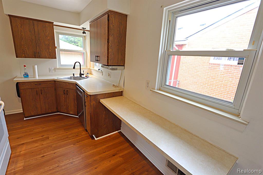 9929 DEERING Street, Livonia, MI 48150 — Photo 15