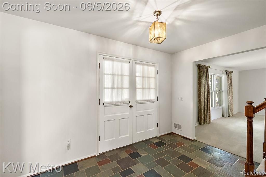 7036 Lindenmere Drive, Bloomfield Hills, MI 48301 — Photo 5