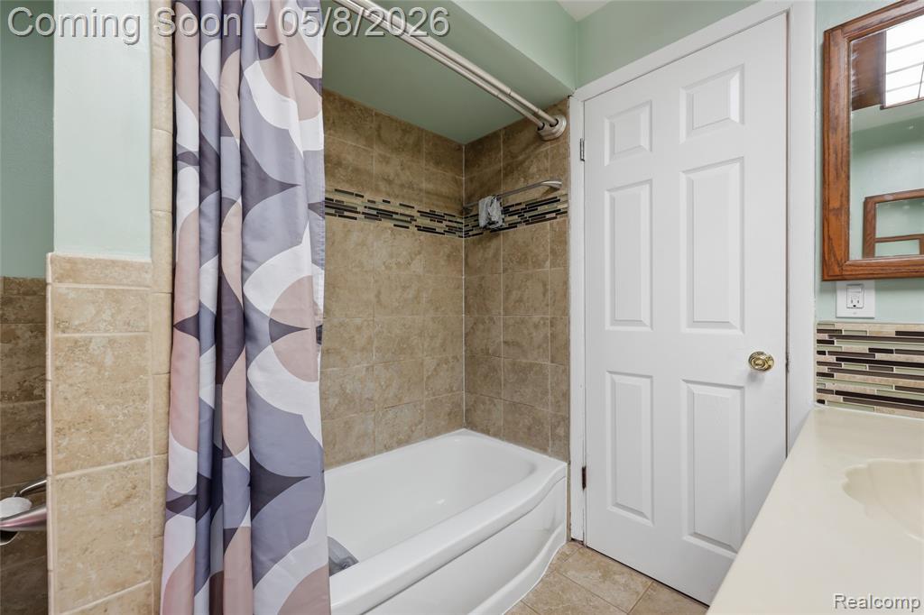 13412 Common Road, Warren, MI 48088 — Photo 24