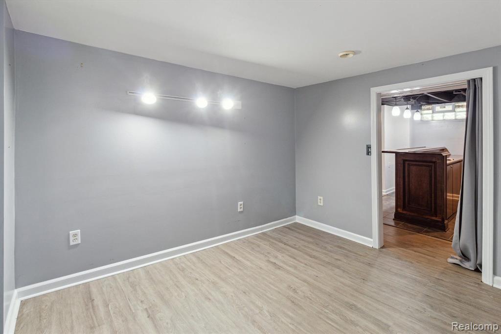 812 N KENWOOD Avenue, Royal Oak, MI 48067 — Photo 34