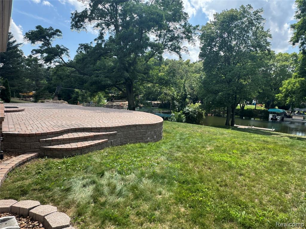 5245 Riverwalk Trail, Commerce Twp, MI 48382 — Photo 11