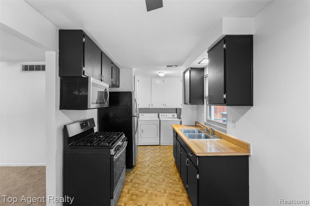 8026 Robert Street, Taylor, MI 48180 — Photo 10
