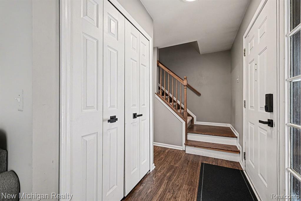 6612 Ashley Court, Waterford, MI 48327 — Photo 3