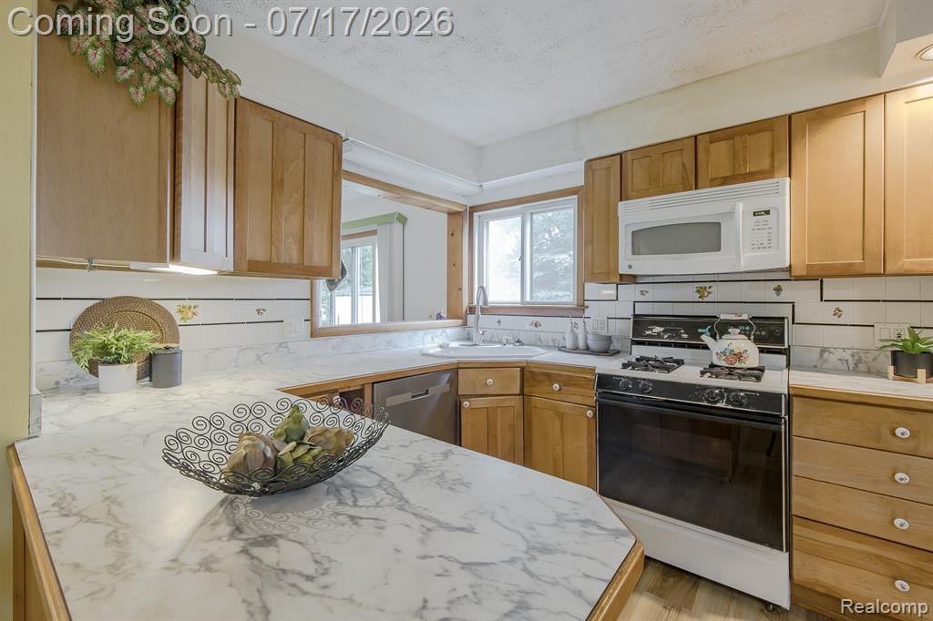 5511 Wright Drive, Troy, MI 48098 — Photo 12