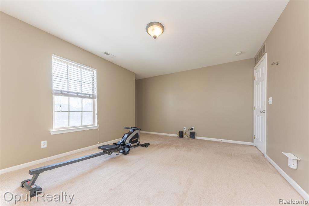 11698 Farmington Road, Livonia, MI, 48150