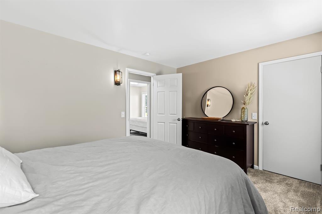 9248 HARTLAND Road, Fenton, MI 48430 — Photo 15