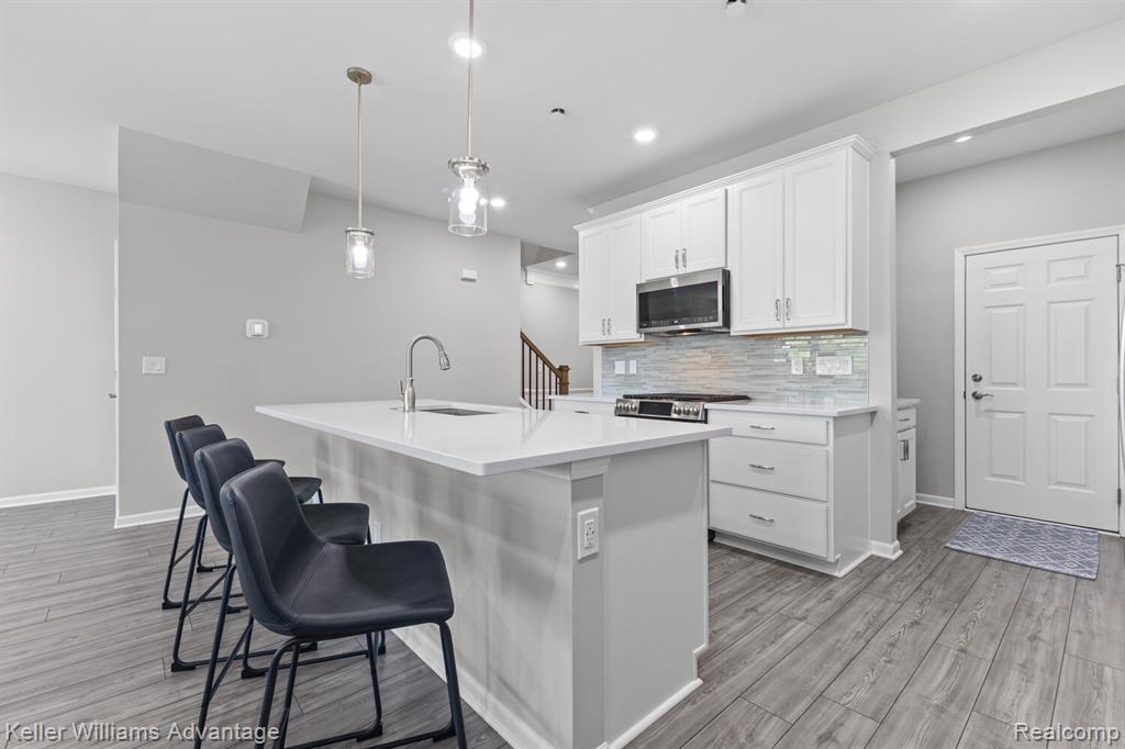 836 Addison Circle, Walled Lake, MI 48390 — Photo 8