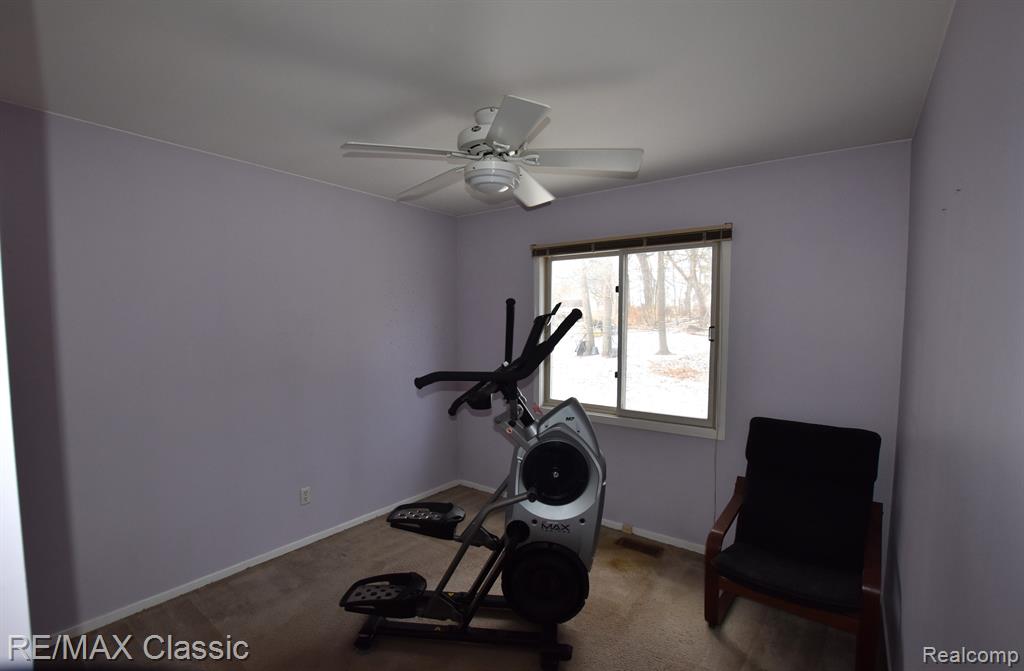 746 WOODINGHAM Avenue, Waterford, MI 48328 — Photo 11