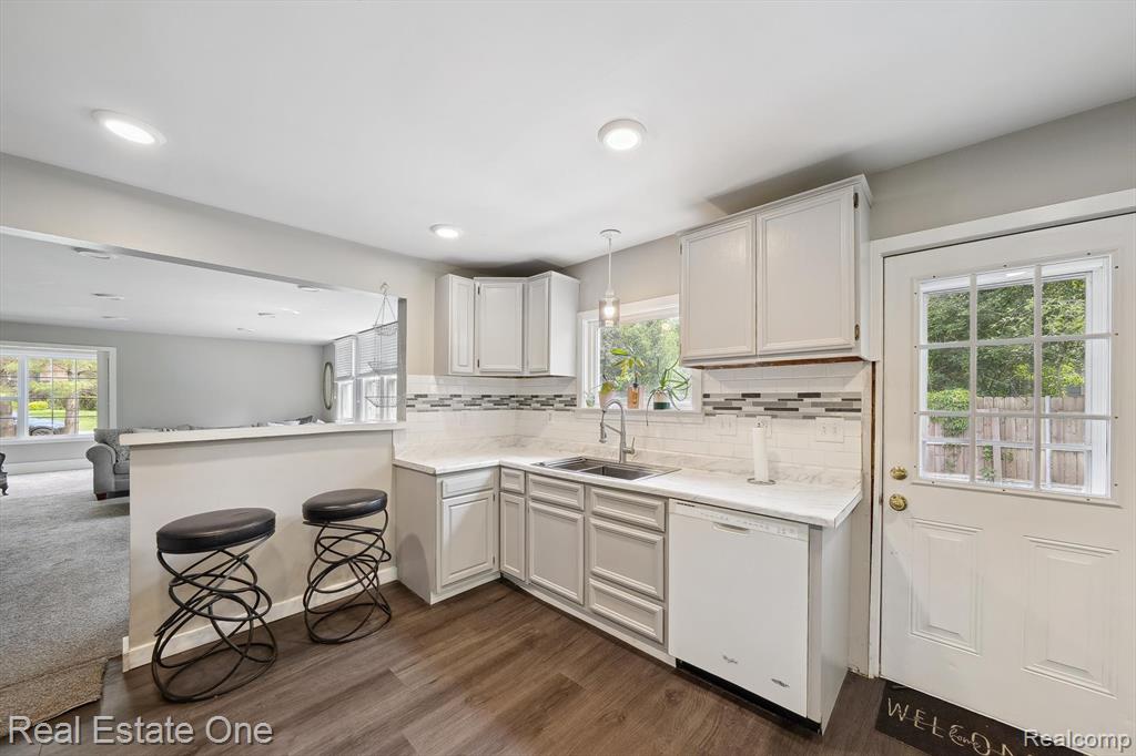 8921 Lake Road, Grosse Ile, MI 48138 — Photo 11