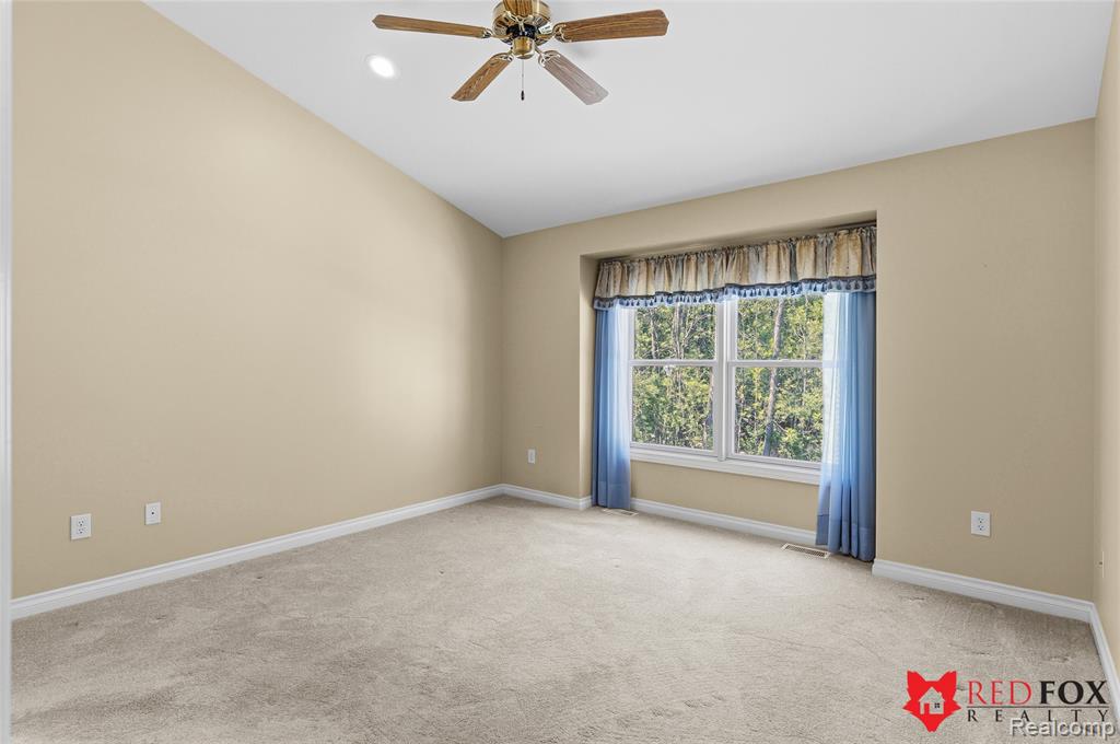 1199 Creek View Court, Burton, MI 48509 — Photo 15