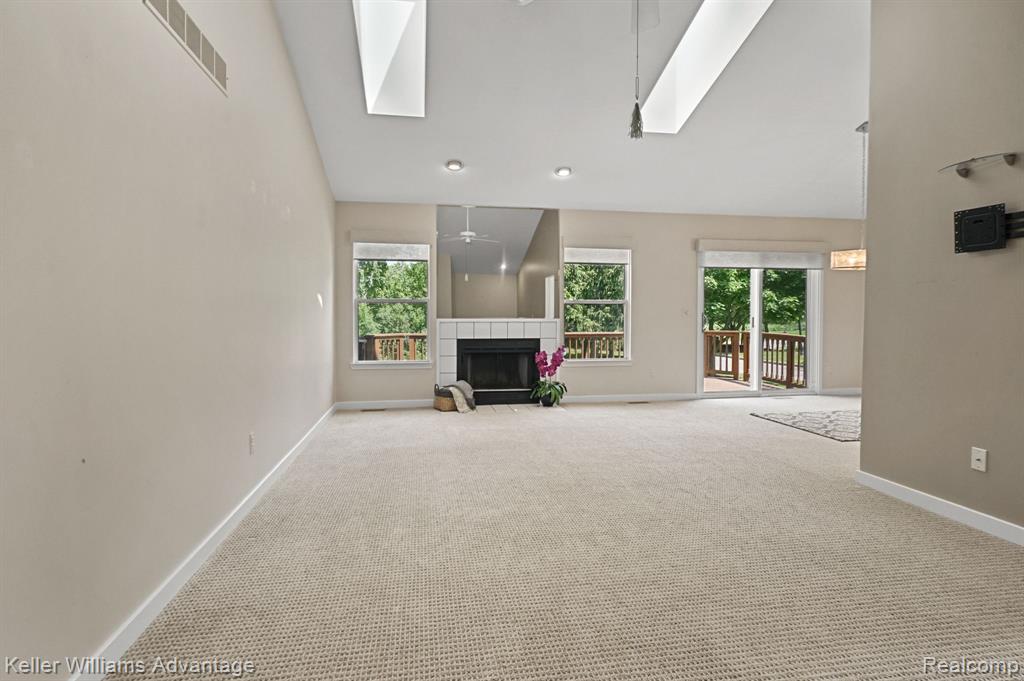 390 Mulberry Drive, Commerce Twp, MI 48390 — Photo 10