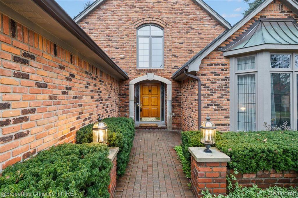 5579 Pine Brooke Court, Bloomfield Hills, MI 48304 — Photo 3