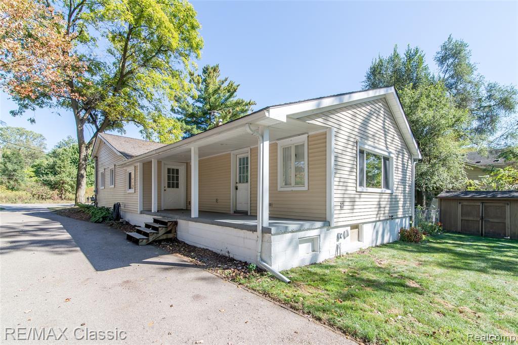590 Bogie Lake Road, White Lake, MI 48383 — Photo 38