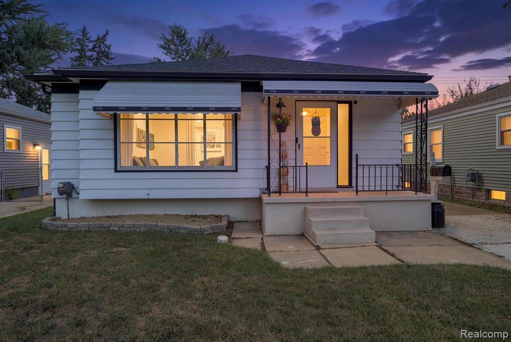 24684 Lambrecht Avenue, Eastpointe, MI 48021