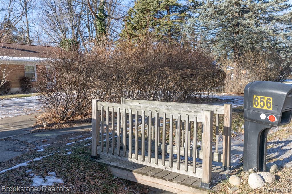 656 S CASS LAKE Road, Waterford, MI 48328 — Photo 12