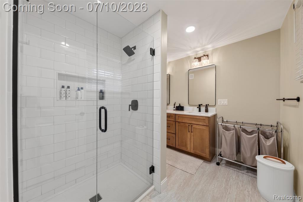 800 Hinford Avenue, Lake Orion, MI 48362 — Photo 14