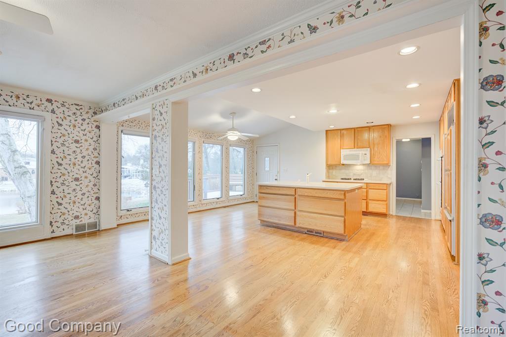 702 PARKMAN Drive, Bloomfield Hills, MI 48304 — Photo 14
