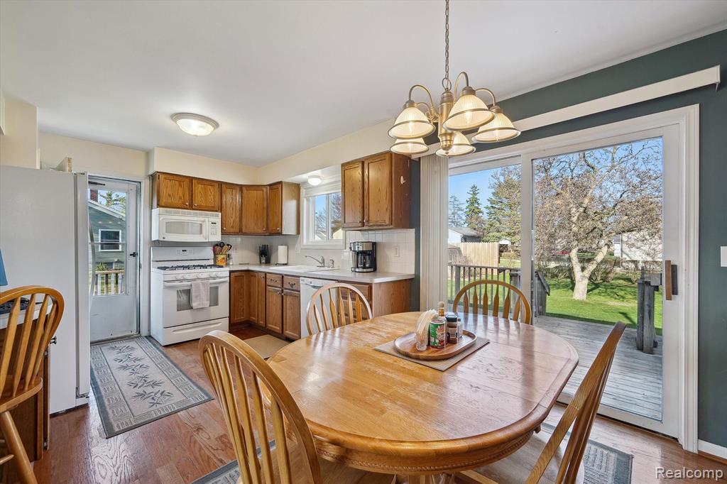 909 DEARBORN Street, Howell, MI 48843 — Photo 11