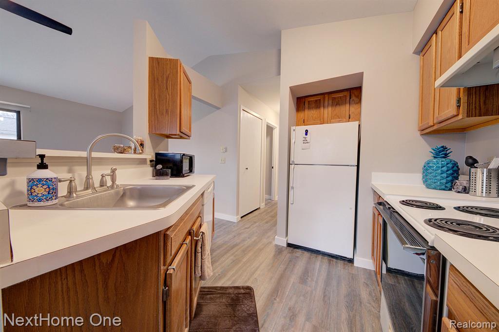400 SPRING BROOKE Drive, Brighton, MI 48116 — Photo 12
