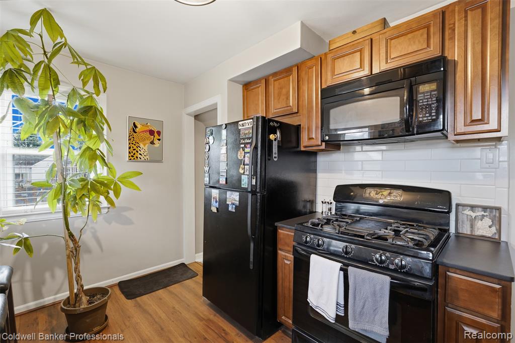 927 Montrose Avenue, Royal Oak, MI 48073 — Photo 8