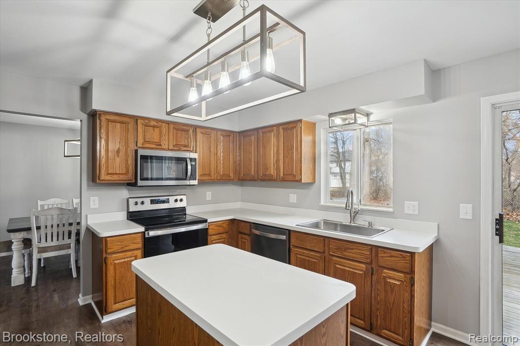 4272 HEATHERSTONE Drive, Waterford, MI 48329 — Photo 11