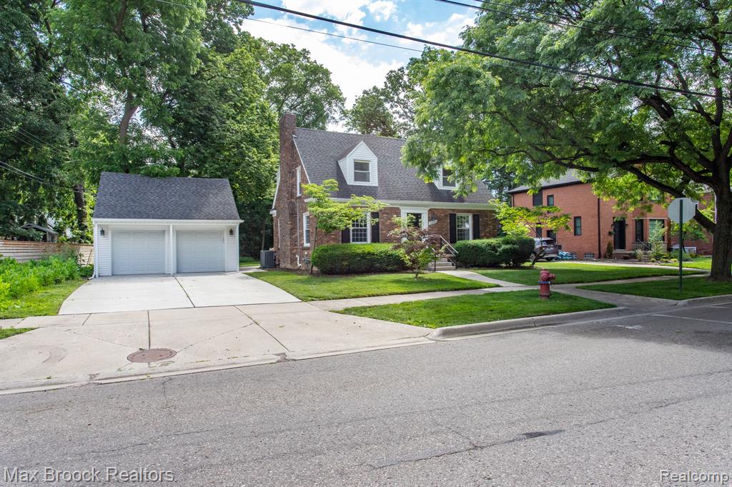 25830 Berkley Avenue, Huntington Woods, MI — Photo 51