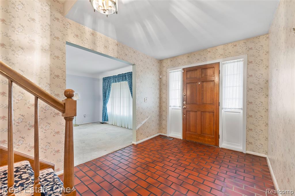25574 Wilson Drive, Dearborn Heights, MI 48127 — Photo 17