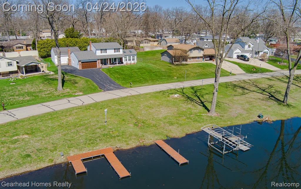 4040 Rollins Avenue, Waterford, MI 48329 — front exterior