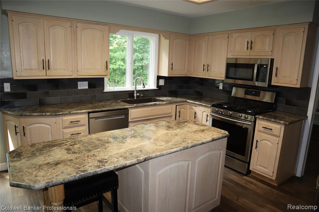 5435 S Sycamore Drive, Burton, MI 48509 — Photo 11