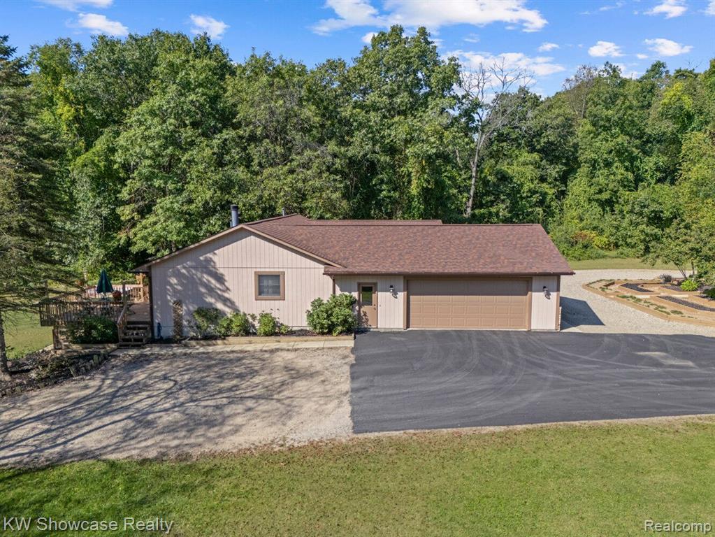 766 WHITE HOUSE Drive, Highland, MI 48356 — Photo 8