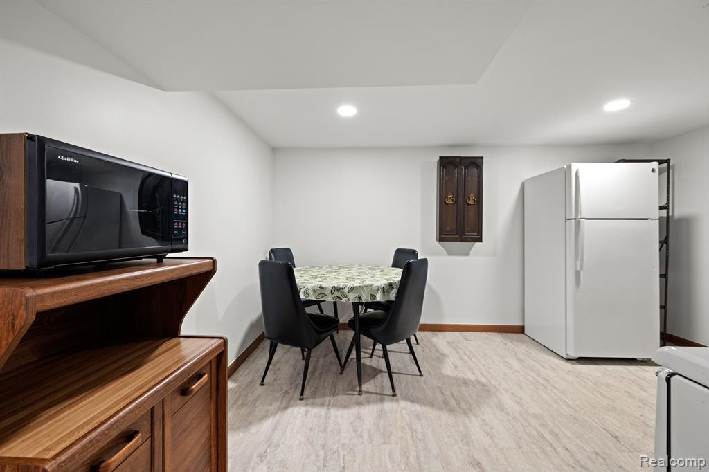 6248 LIVERNOIS Road, Troy, MI 48098 — Photo 43
