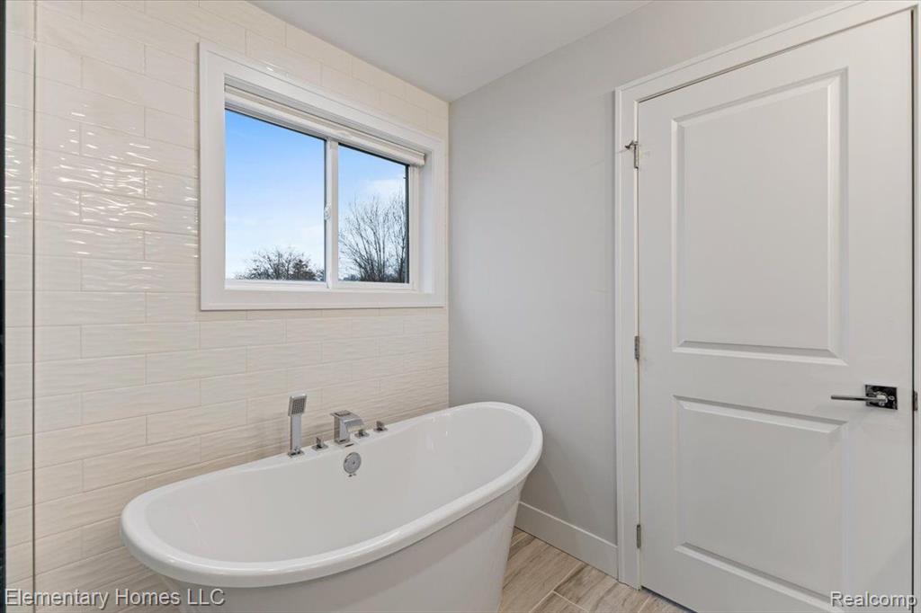 4003 Elmhurst Road, Waterford, MI 48328 — Photo 18