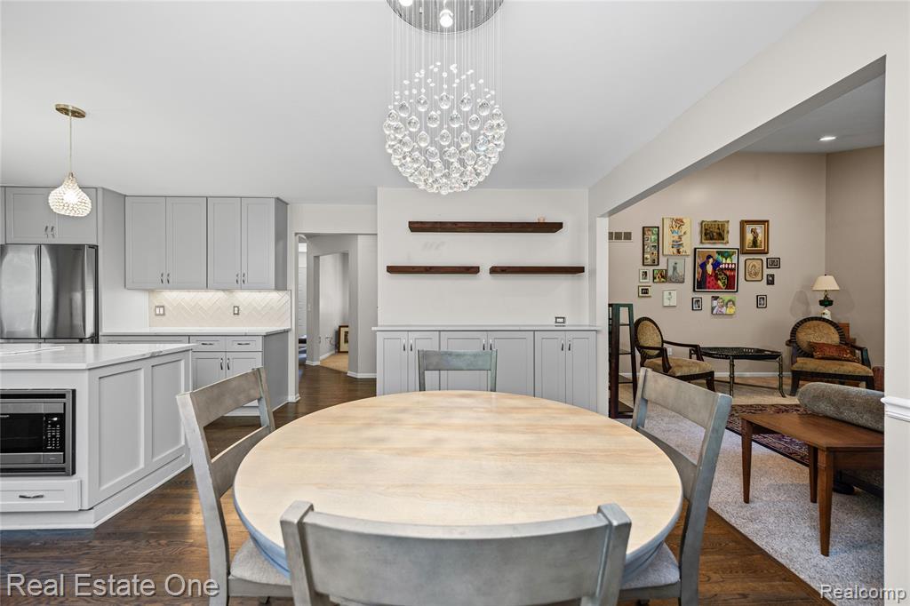 7570 Greenway Lane, West Bloomfield, MI 48324 — Photo 30