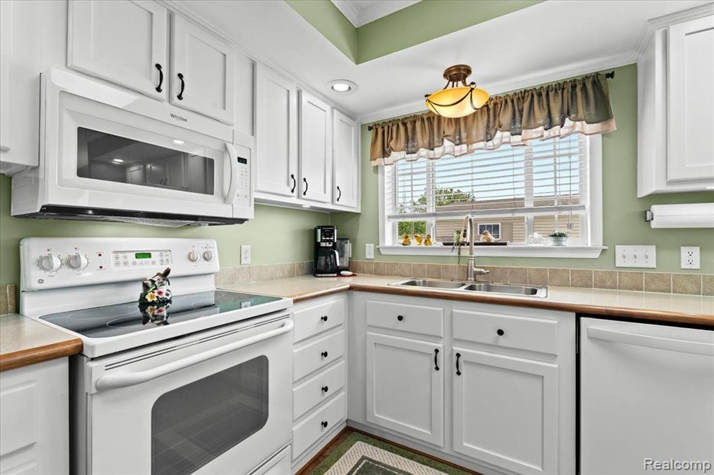 11855 CEDARBROOK Drive, South Lyon, MI 48178 — Photo 12