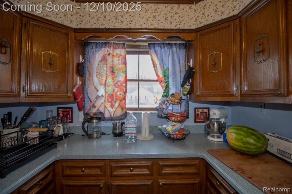 20000 Lancaster Street, Harper Woods, MI 48225 — Photo 11
