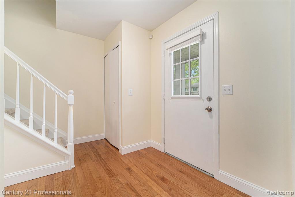 5800 CLIFFSIDE Drive, Troy, MI 48085 — Photo 4