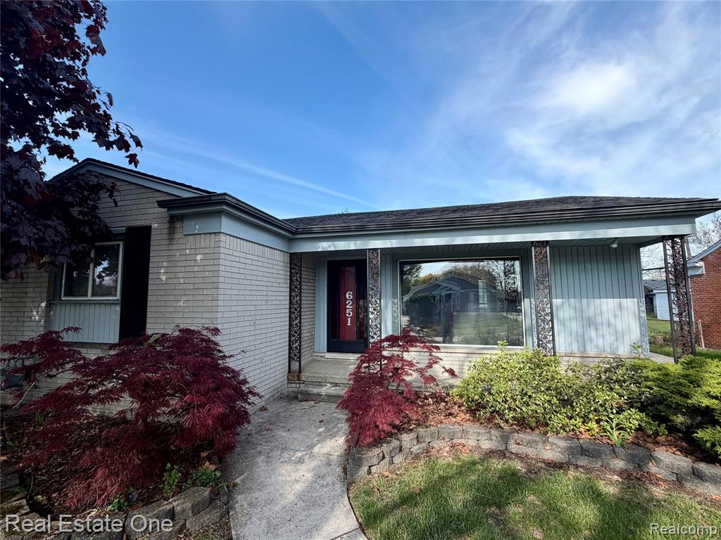 6251 N Charlesworth Street, Dearborn Heights, MI 48127 — Photo 4