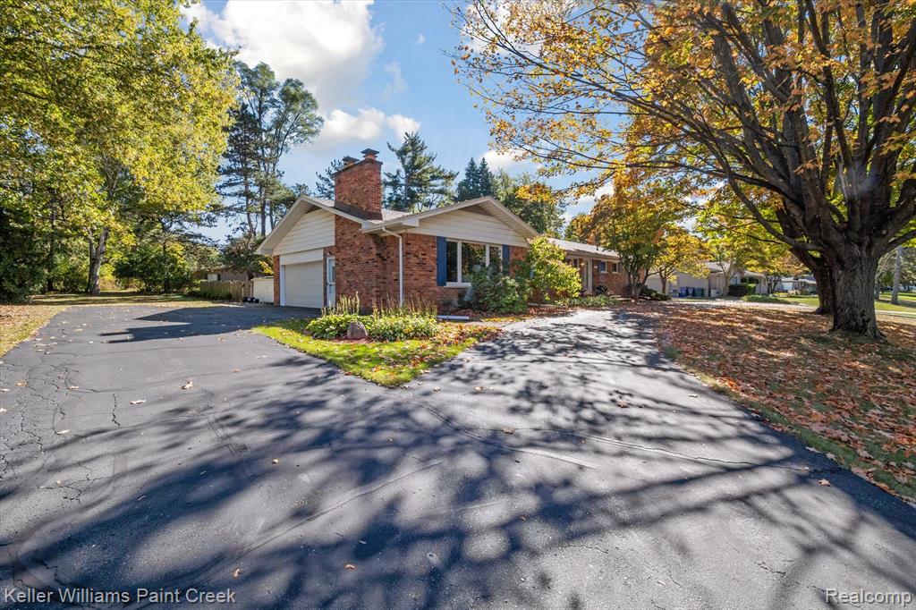 952 Dursley Road, Bloomfield Hills, MI 48304 — Photo 2
