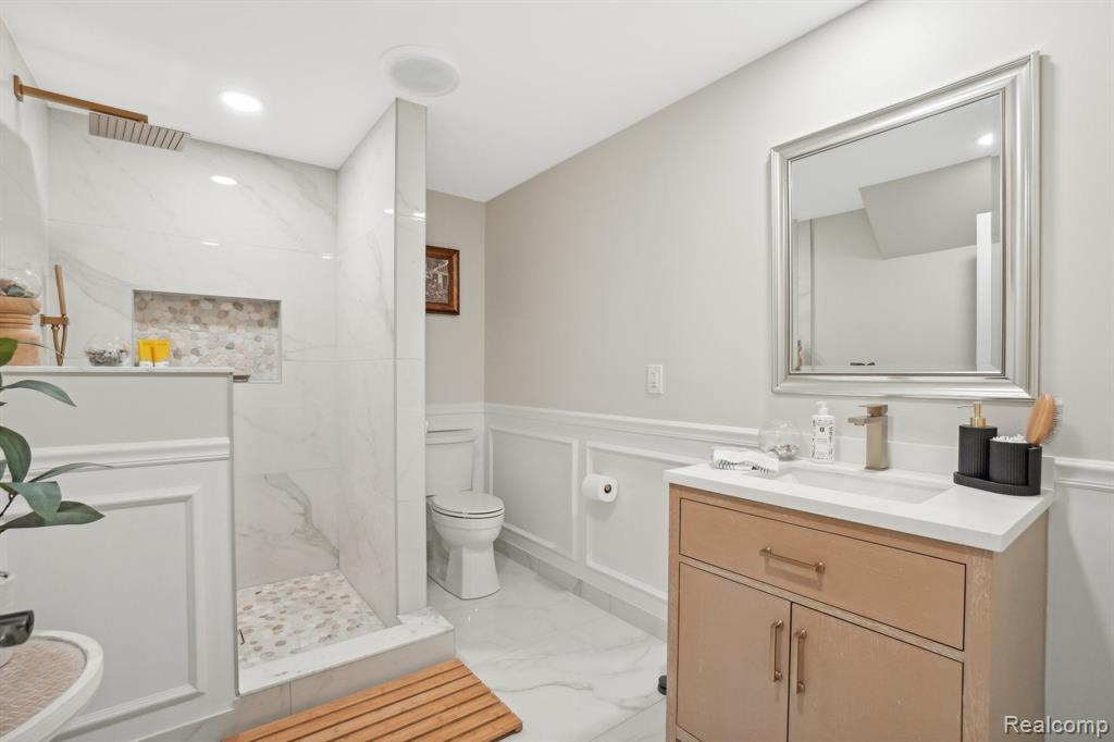 54718 LAWSON CREEK Drive, Utica, MI 48316 — Photo 43