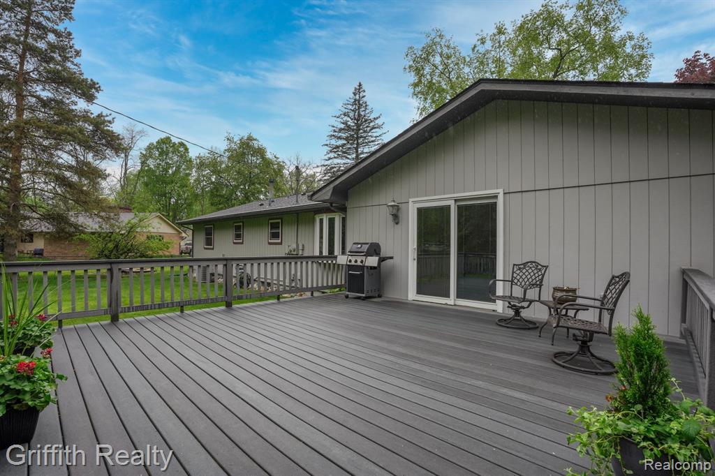 6903 SOMERSET Drive, Brighton, MI 48116 — Photo 17