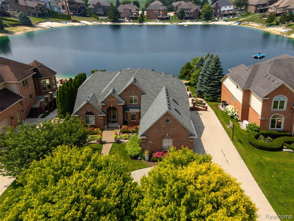 52455 Indian Summer Drive, Chesterfield, MI