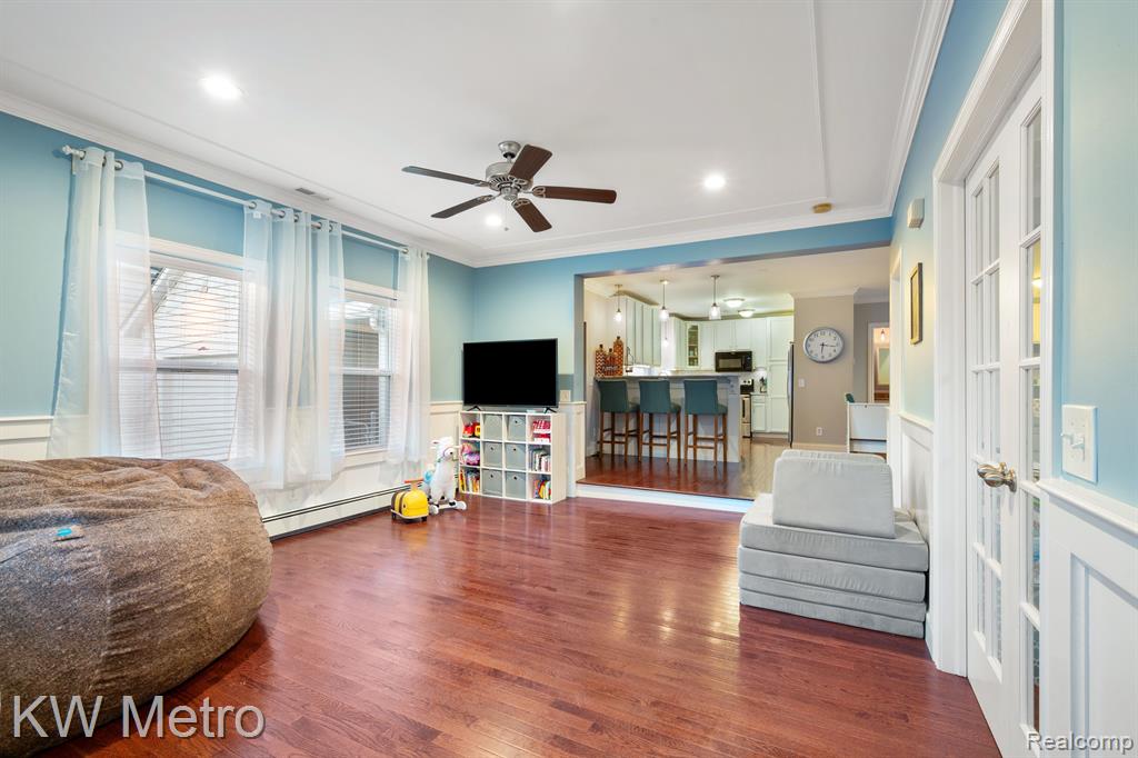 735 E HURON Street, Milford, MI 48381 — Photo 5