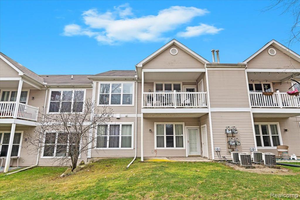 8105 AUTUMN WOODS Trail, Ypsilanti, MI 48198 — Photo 31