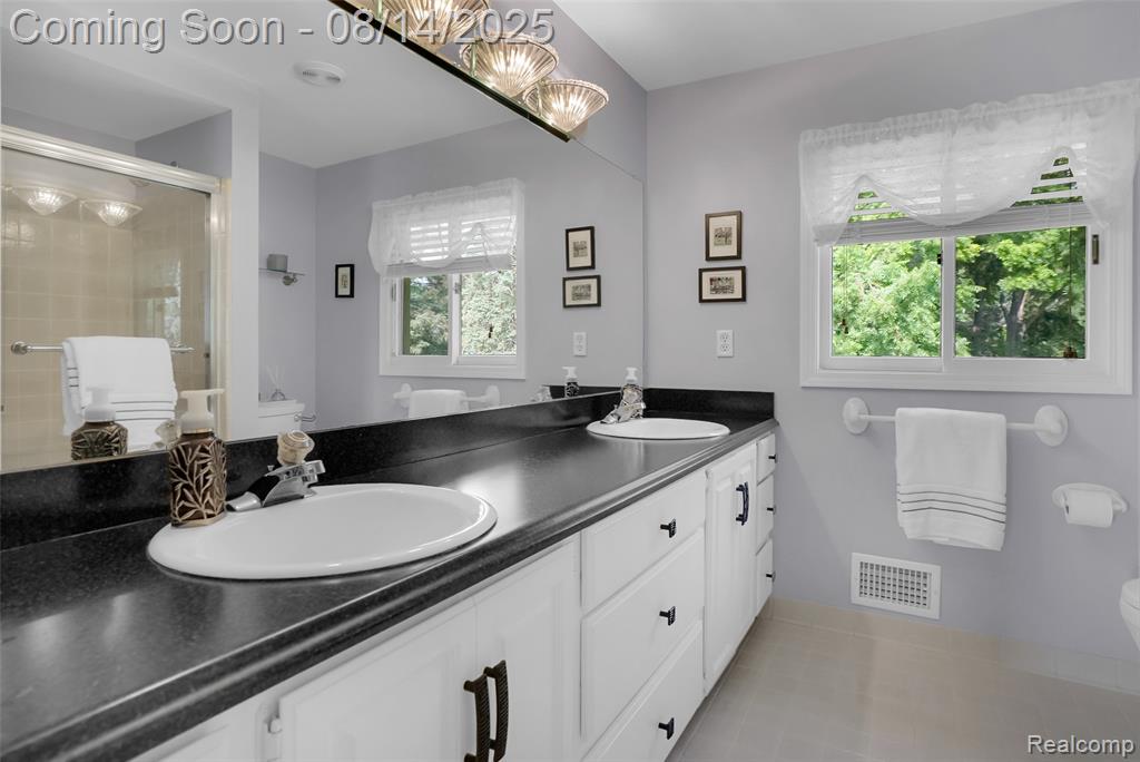 399 Silvervale Drive, Rochester Hills, MI 48309 — Photo 25