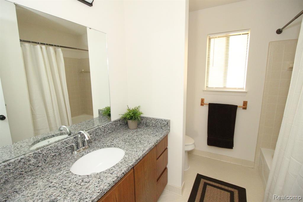 40831 HIGHPOINTE Drive, Clinton Twp, MI 48038 — Photo 30