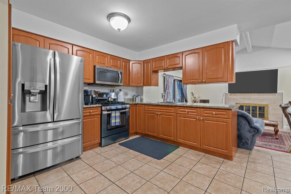 40220 Walter Drive, Sterling Heights, MI 48310 — Photo 7