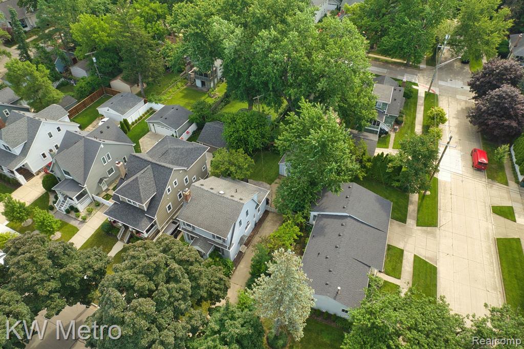 806 LOCKWOOD Road, Royal Oak, MI 48067 — Photo 33