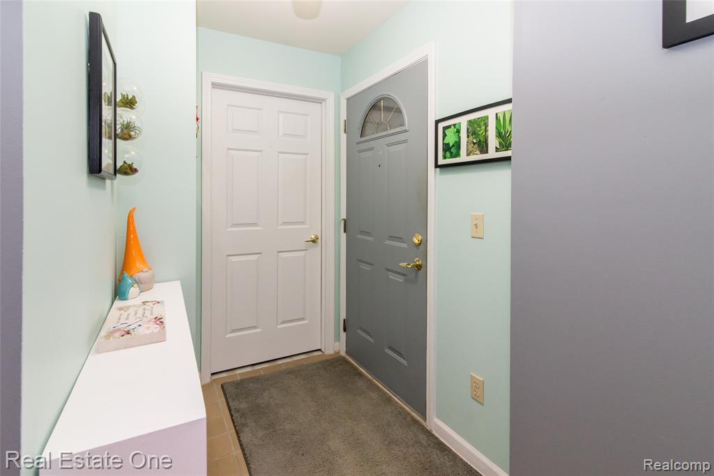 245 Brookwood Drive, 16, South Lyon, MI 48178 — Photo 3