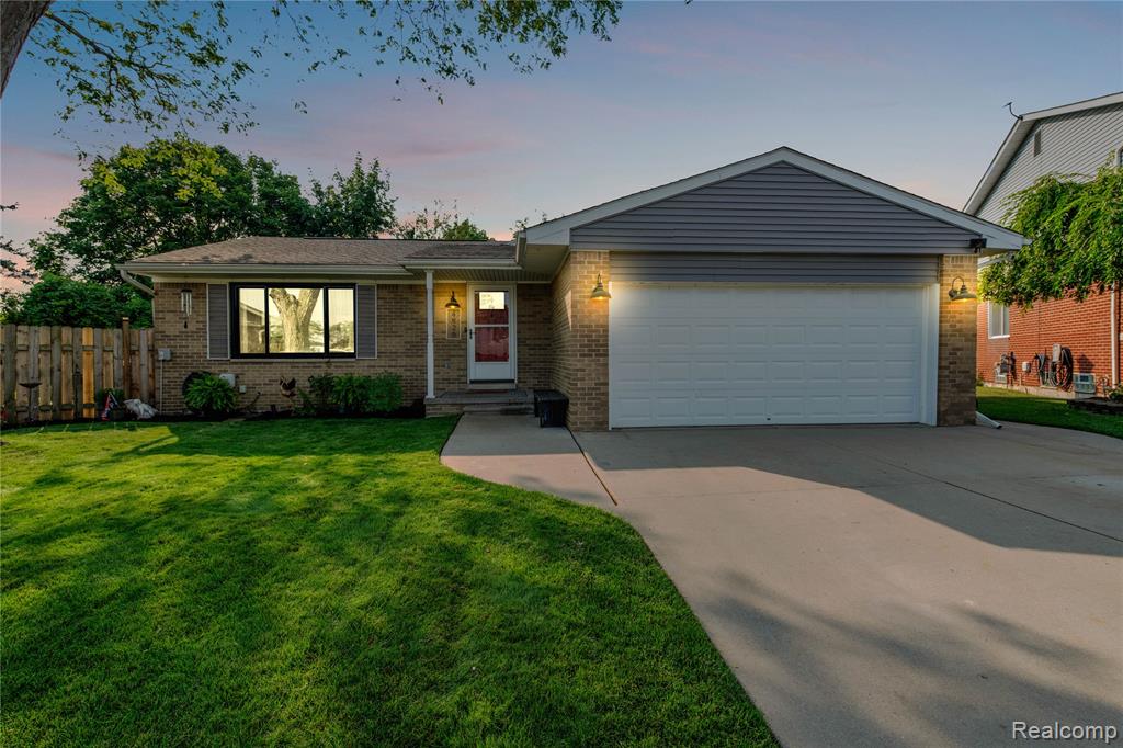4826 Evans Court, Trenton, MI 48183 — Photo 2